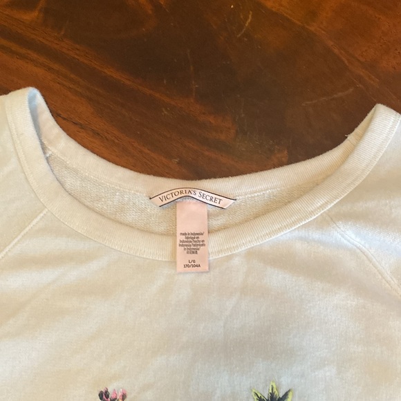GUC. Victoria’s Secret sweatshirt. - Picture 7 of 7